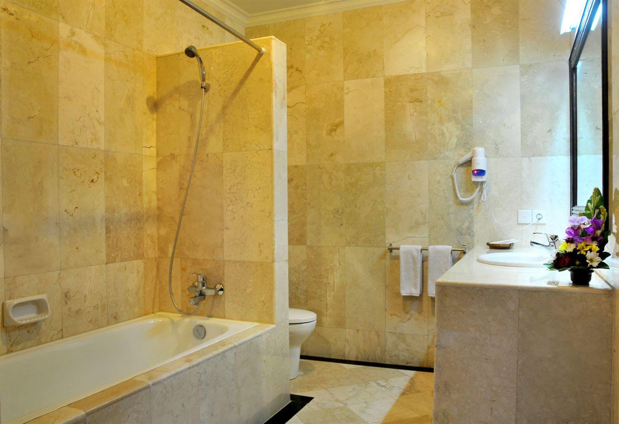 Puri Yuma Hotel Denpasar Exteriör bild
