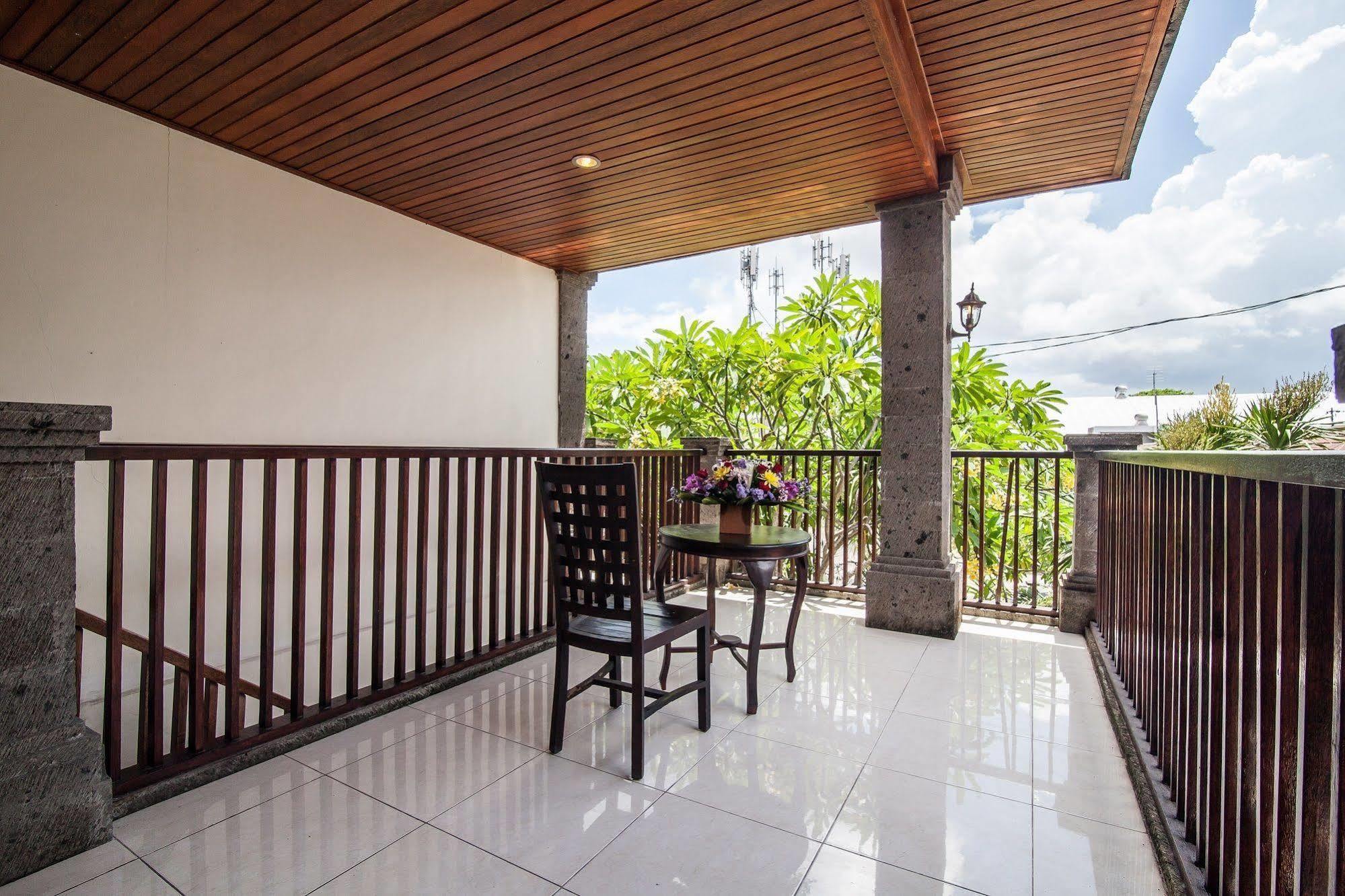Puri Yuma Hotel Denpasar Exteriör bild